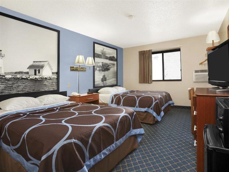 Super 8 By Wyndham Massena Ny Motel Kültér fotó