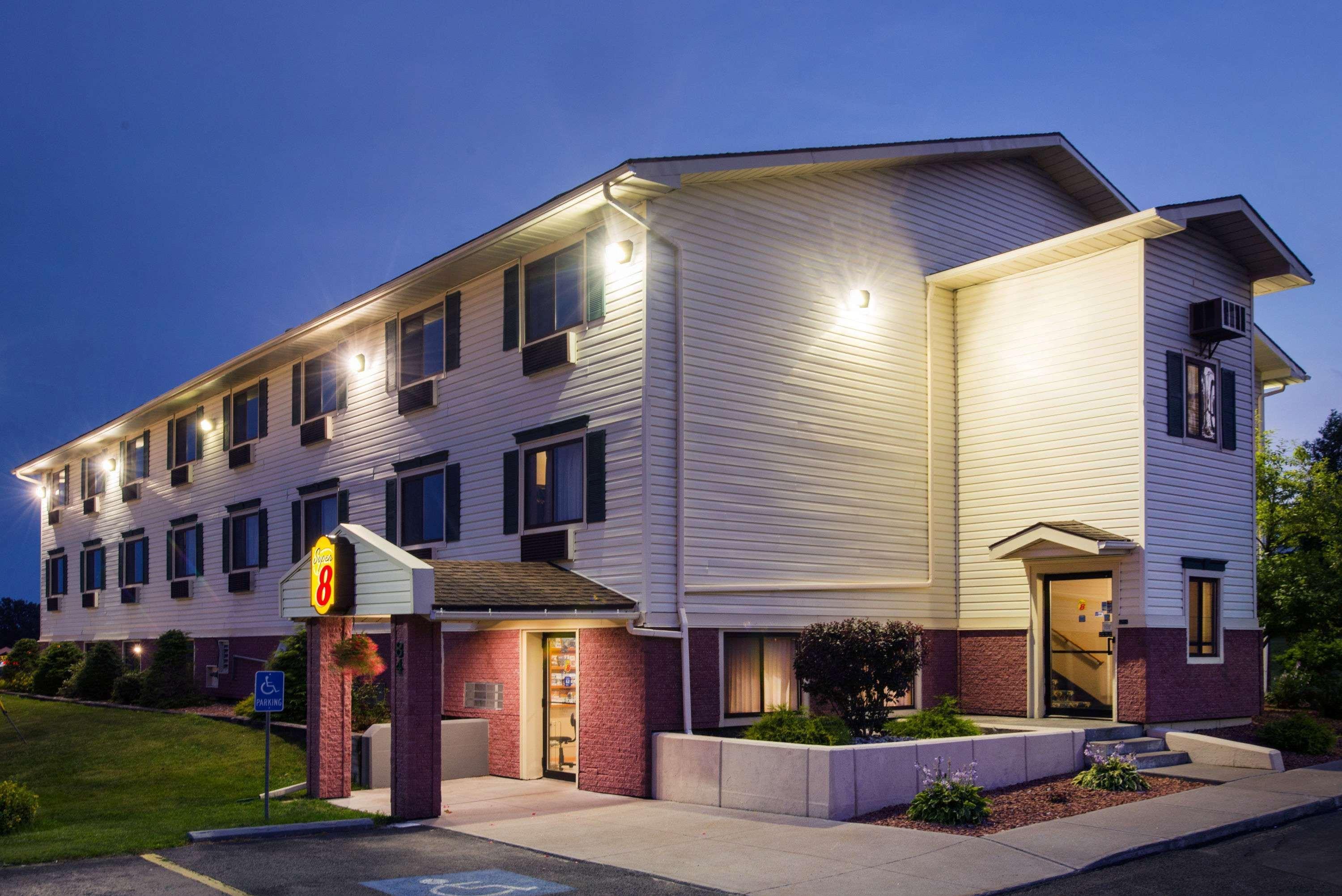 Super 8 By Wyndham Massena Ny Motel Kültér fotó