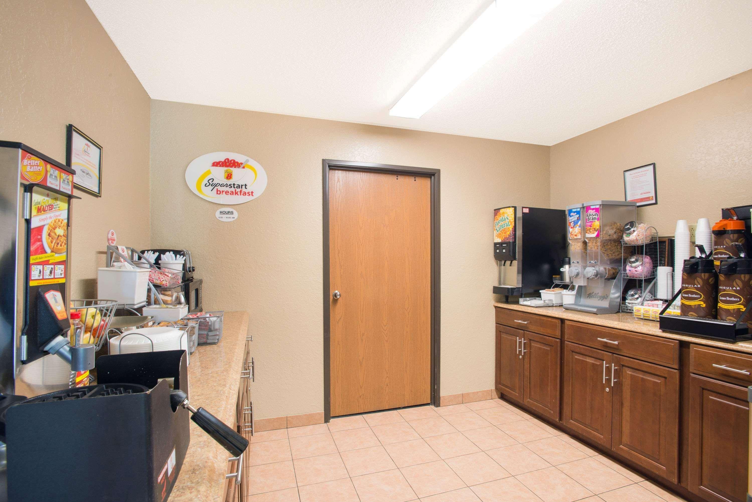 Super 8 By Wyndham Massena Ny Motel Kültér fotó