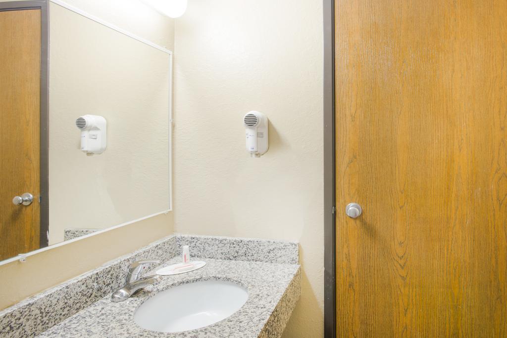 Super 8 By Wyndham Massena Ny Motel Kültér fotó